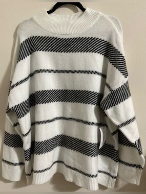 NWT - Liz Claiborne Striped Black & White Women's Pullover Sweater